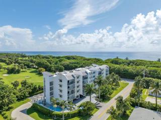 Stylish 2BR, 2BA Apartment with Balcony & Pool - Just Steps from the Beach - Boca Raton - 9