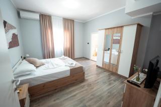 Friends Hotel - 3