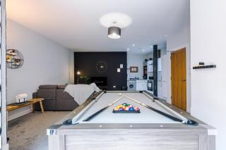 Pool Table, Stunning 2 Bed flat, Central Liverpool - Liverpool - 7