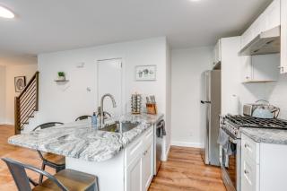 Walkable Dtwn Townhome Near Campus and Palmer Square - 3