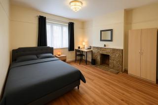 Cosy Double Room in Harrow & Wealdstone - Desk,Fast Free Wi-Fi,Near Station - 15 mins by train to Wembley Central & Euston - Harrow Weald - 0