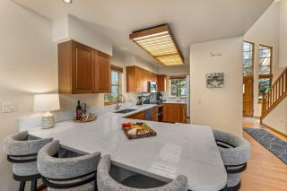 Spectacular views with Private Hot Tub Sleeps 16 - 6
