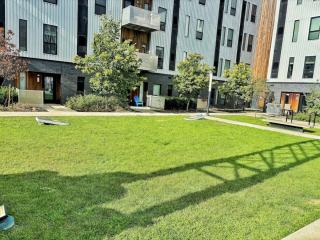 Zesty Orange Abode (438) - Des Moines - 2
