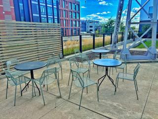 Zesty Orange Abode (438) - Des Moines - 1