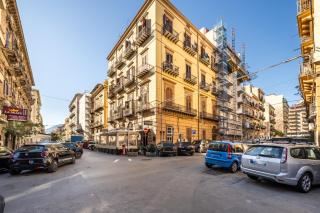In the city center, Politeama district ! - Palermo - 9