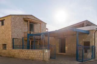 The Olive Maisonette - Two-Level Countryside Stay with Balcony and Garden Access - Peristerona - 0