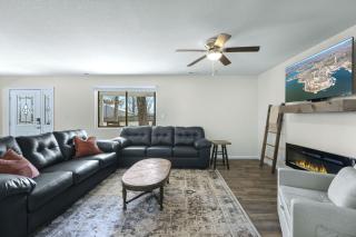 White Oak Landing - Spacious 6 BDR with Boat Slip - Sunrise Beach - 2