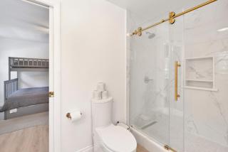 Castlewood Retreat at Big Bear Central Modern Family Chalet - Big Bear Lake - 6