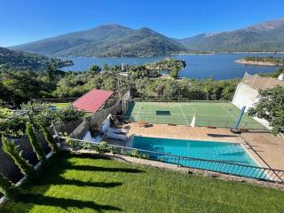 Villa con piscina, jacuzzi y basket junto al lago de El Burguillo - 0