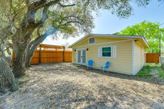 Walk to Pier and Dining Central Rockport Cottage - 7