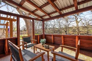 Dew Drop Inn - 7
