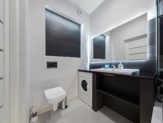 Riverside Harmony Chic Apartment by BookingHost - 2