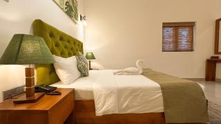 J leaf Hotel by Blue Bird - 9