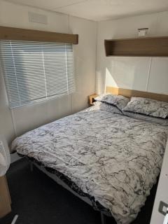 Seawick Holiday Park Caravan Hire - Saint Osyth - 8