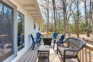 Pool and Lake Access Home in Pocono Summit - Pocono Summit - 0