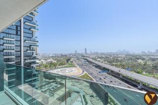 Vogue 17th Floor Balcony with Glow Garden and Sheikh Zayed View - Walkable to Metro, Wasl Residence - 5