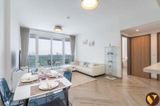Vogue 17th Floor Balcony with Glow Garden and Sheikh Zayed View - Walkable to Metro, Wasl Residence - 3