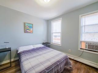 Cozy & Simple 2-Bedroom unit minutes to NYC - Jersey City - 3