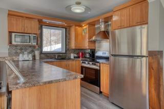 Cozy Lakefront Chalet Lac Lacasse - 2