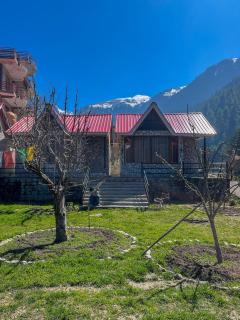 Kahaani - Luxury Wooden Chalet in Manali - 2