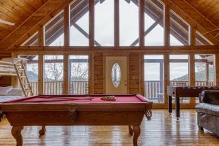 Scenic Cabin w Views Hot Tub Game Room Lookout Lodge by AvantStay - Sevierville - 7