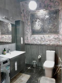 Central Old Batumi Cozy Apartment With Balcony - Batumi - 6