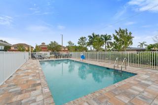Gulf Access with Boat Slip, Heated Saltwater Pool - Bacino Vistas #202 & #203 - Roelens - Cape Coral - 6
