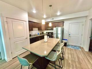 Ultra-Luxury 2BR Downtown Condo - 9