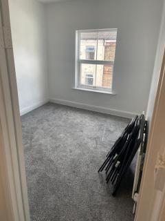 4 bedroom end terrace property - 3