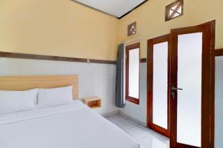 Townhouse Oak Legian Near Kuta Beach Formerly Sayang Maha Merta - Legian - 7