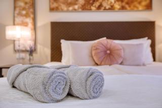 The Golden Mile Luxury Seafront Apartment in Sliema - Sliema - 5