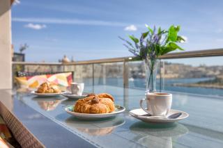 The Golden Mile Luxury Seafront Apartment in Sliema - Sliema - 8