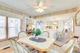 2 Mi to Venice Beach Home with Pool Access - Venice - 0