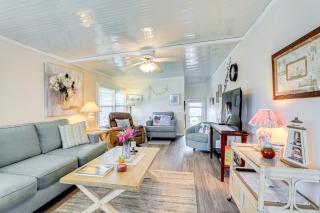 2 Mi to Venice Beach Home with Pool Access - Venice - 7
