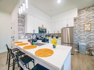 Stylish and Modern 2 - Bedroom apt minutes from NYC! - Bayonne - 0