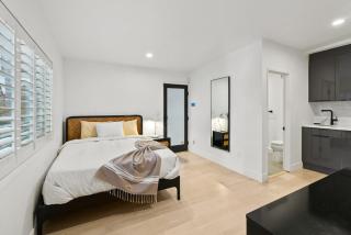 Hollywood Hills 3 Bedroom Views and Jacuzzi - Los Angeles - 7
