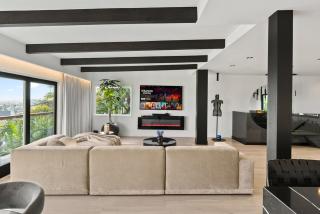 Hollywood Hills 3 Bedroom Views and Jacuzzi - Los Angeles - 1