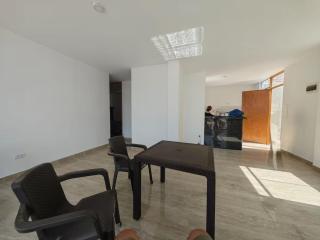 Habitacion con Cochera - - 1