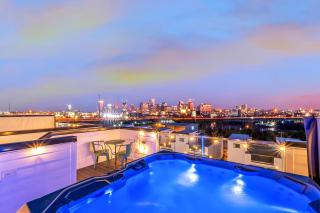 Taylor Swift Inspired Hot Tub Rooftop Deck Views - Nashville - 7