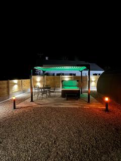 Luxury pod and private hot tub - 3