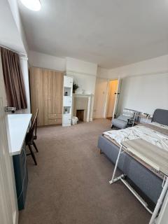 New Malden Retreat - Worcester Park - 8