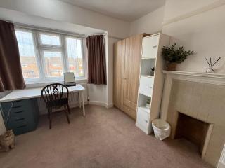 New Malden Retreat - Worcester Park - 6