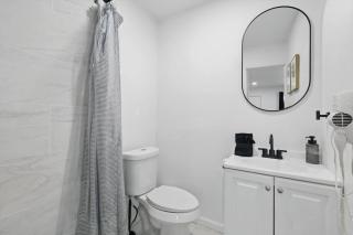 Modern 2BR Unit Hot Tub - Haltom City - 2