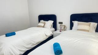 Magnifique maison famiiale moderne spacieuse de 150 m Avec de 3 chambres ,confortables et d un grand salon et terrasse, Idealement situee a 9 min du centre-ville elle se trouve à proximite de la route principale menant a l aeroport Berkane et Saidia - Oujda - 2