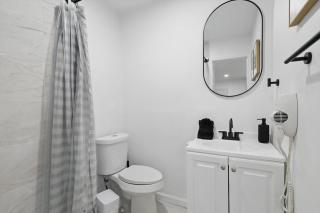 Modern 2BR Unit 3 Hot Tub - Haltom City - 1