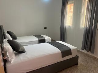 Magnifique maison famiiale moderne spacieuse de 150 m Avec de 3 chambres ,confortables et d un grand salon et terrasse, Idealement situee a 9 min du centre-ville elle se trouve à proximite de la route principale menant a l aeroport Berkane et Saidia - Oujda - 1