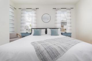 Stunning 2 Bedroom Apt in Historic Springfield - 1