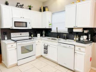 Beautiful Family Home 3 Bed Two and a half Bath Stone Oak - 6