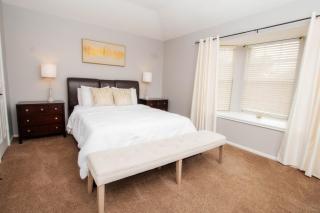 Beautiful Family Home 3 Bed Two and a half Bath Stone Oak - 9