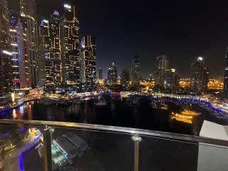 Stunning 3-Bedroom Marina View Apartment - 9